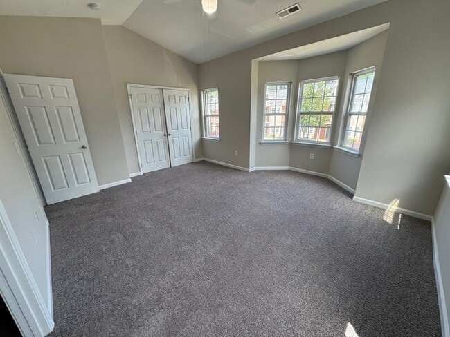 Building Photo - Beautiful and Spacious 2 Bedroom 2.5 Bath ...