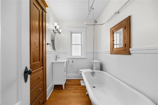 Building Photo - 15-17-17 Roosevelt St