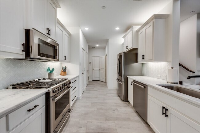 Building Photo - 2955 Stunning Dr