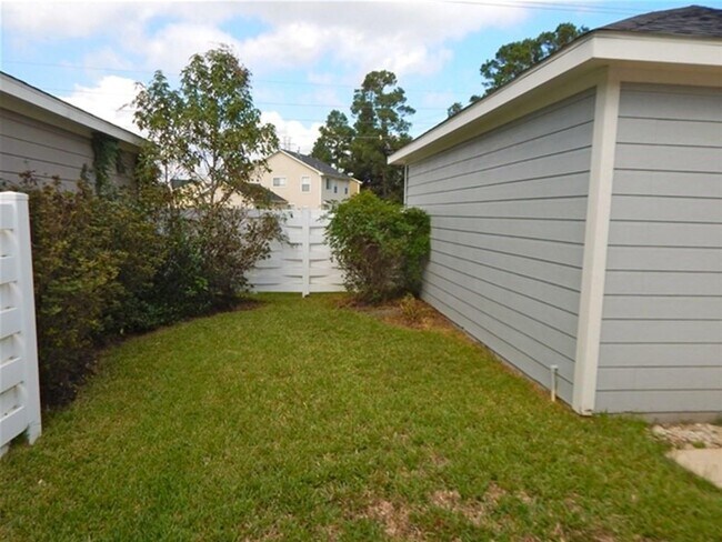 Building Photo - 18722 Atasca Oaks Dr