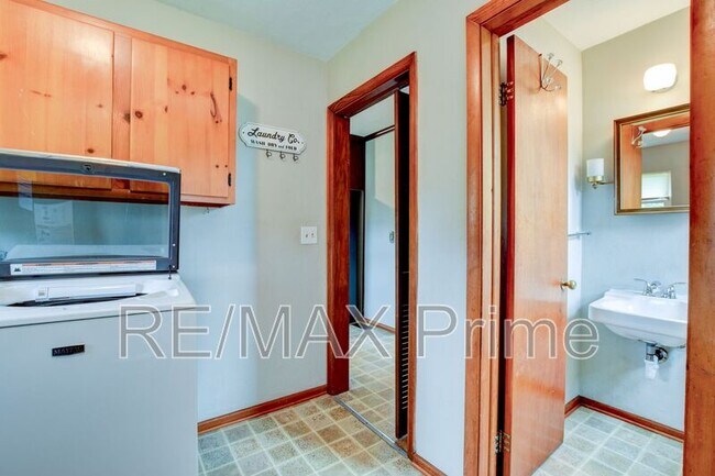 Building Photo - 609 Birch Dr