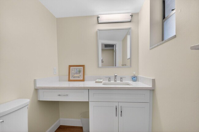 Building Photo - 2871 N Ocean Blvd