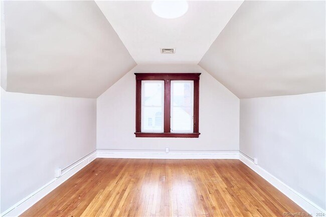 Building Photo - 165 Elm St