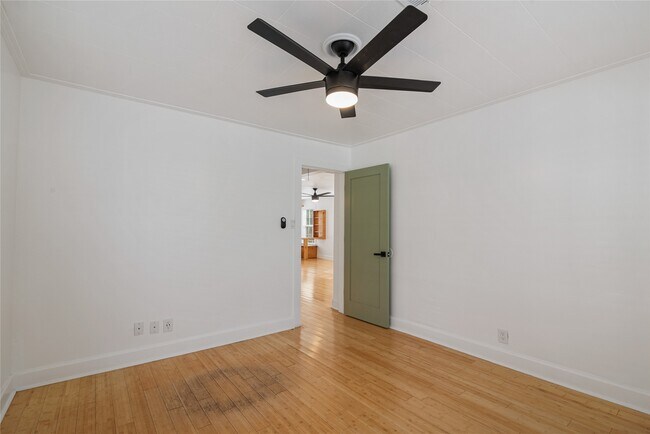 Building Photo - 320 Coronado St