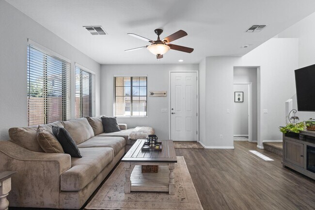 Building Photo - 3846 E Palmer St