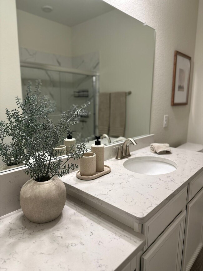 Building Photo - 130 Pioneer Canyon Pl