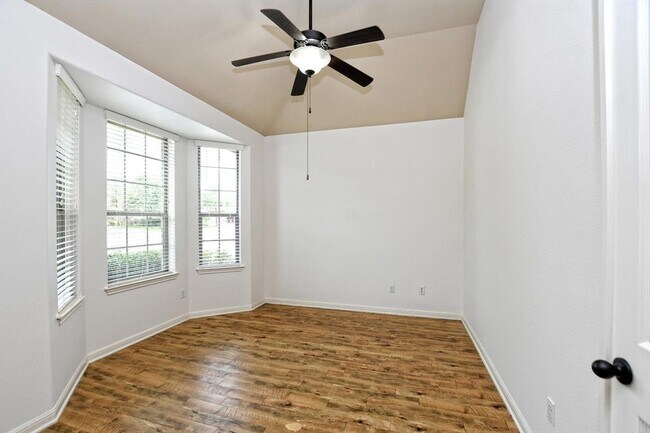 Building Photo - 2213 Lookout Range Dr