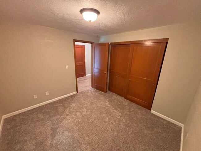 Building Photo - 3052 Gary Dr