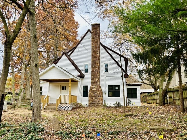 Building Photo - 2390 Crestview Dr SW