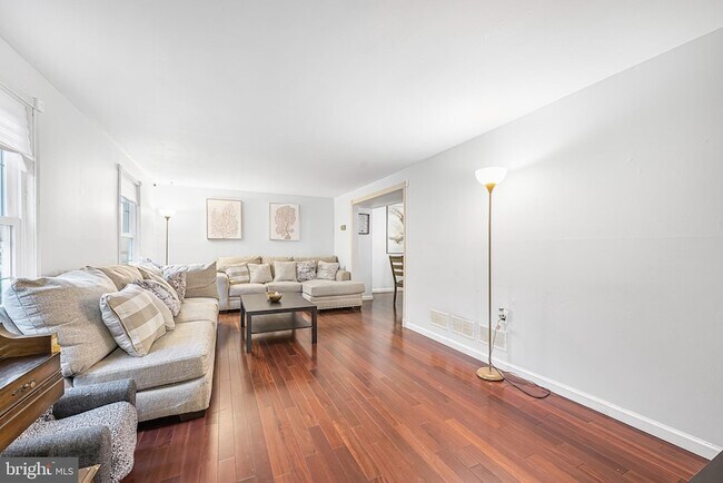 Building Photo - 25921 Largo Ct