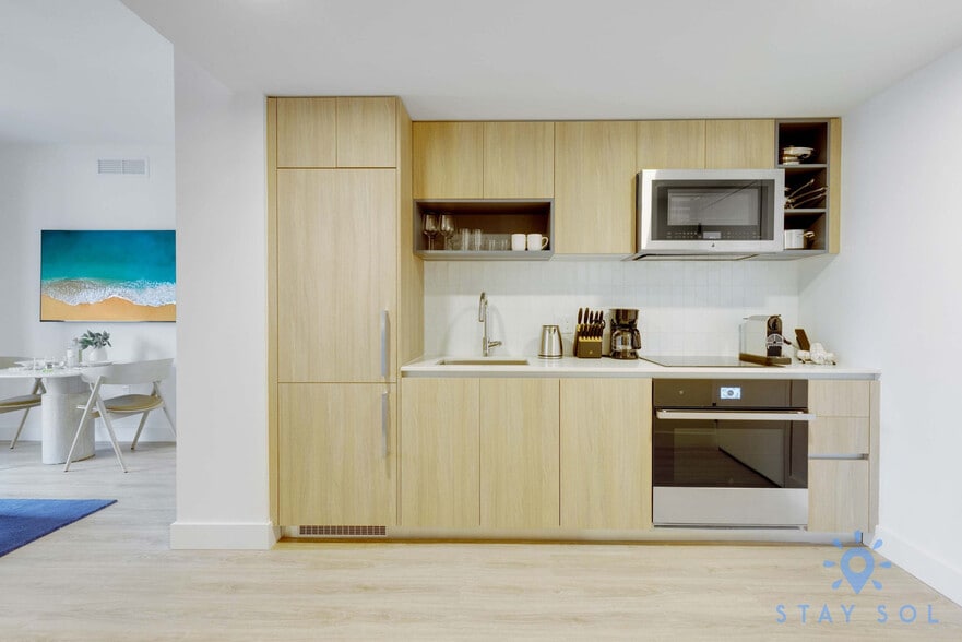 Building Photo - 601 NE 1st Ave