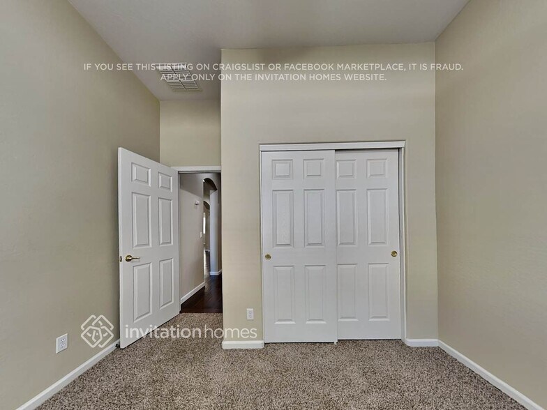 Building Photo - 7209 W Paradise Ln