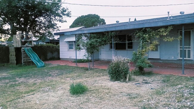Building Photo - 312 McKnight Dr