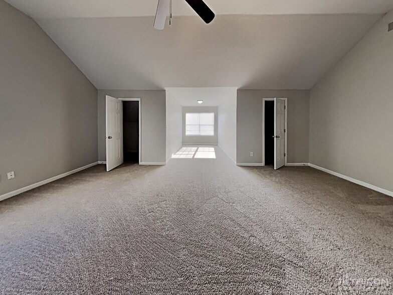 Building Photo - 869 Kendall Park Dr