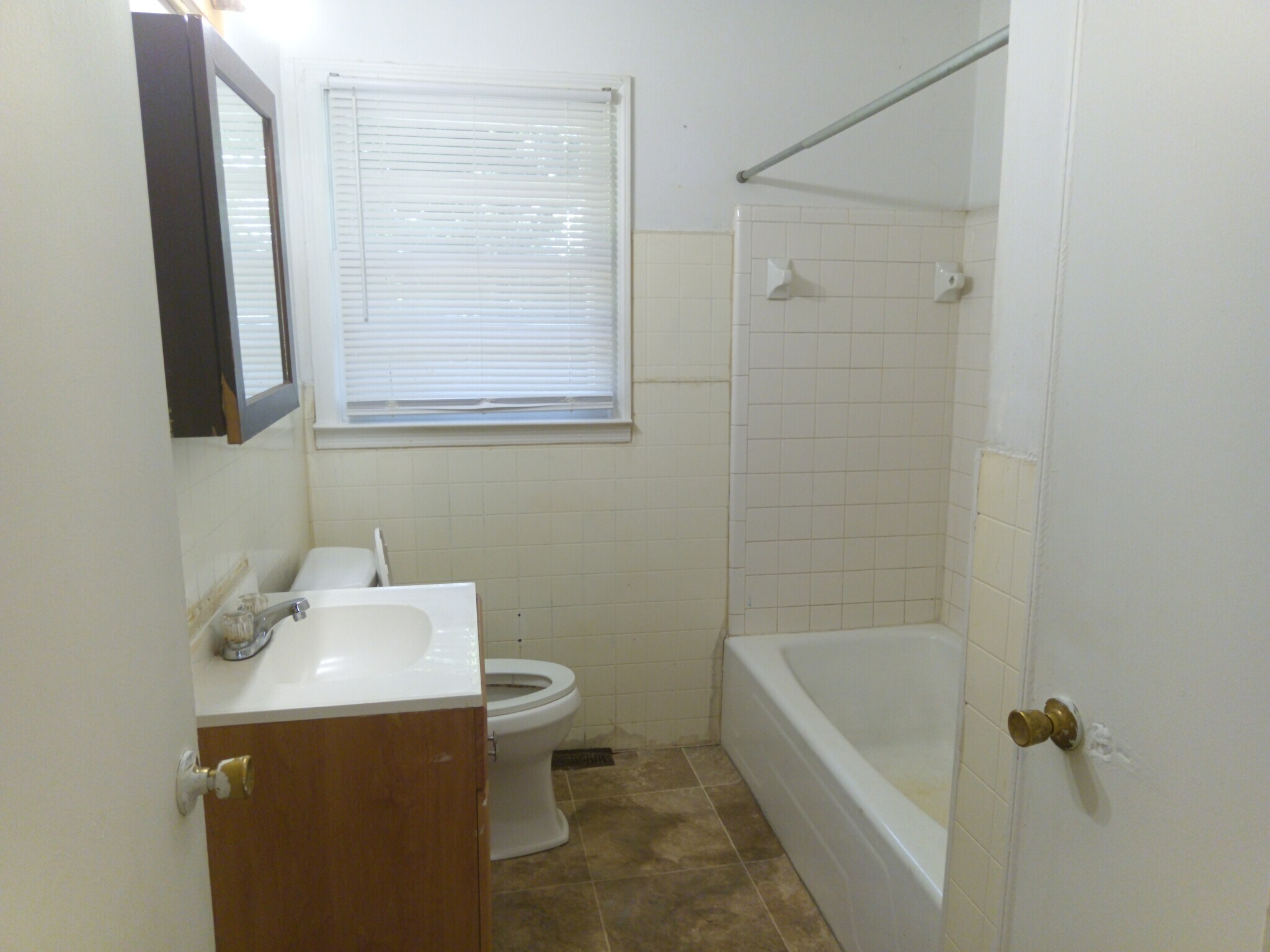 Building Photo - 2540 Alandale Dr
