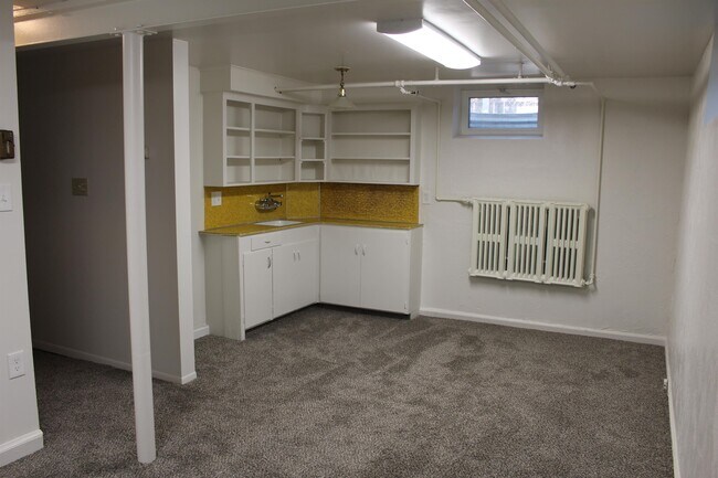 Building Photo - 1663 Blaine Ave