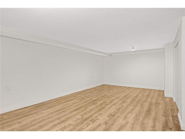 Building Photo - 120 Inglewood St