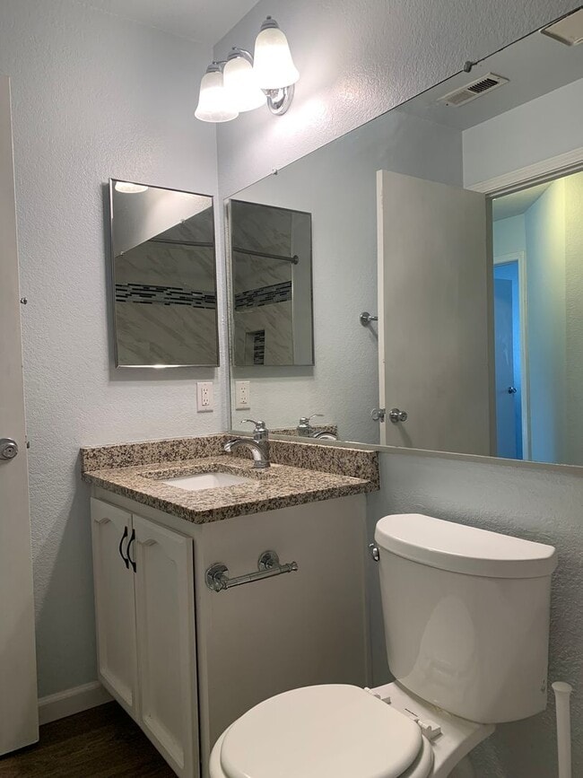 Building Photo - Beautifully Maintained Fairfield Home is A...