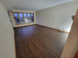 Building Photo - 16524 Crescent Ave