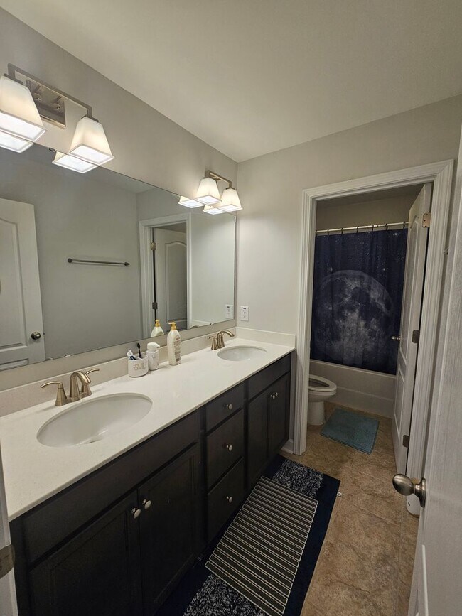 Building Photo - Like New Home featuring 4 Bedrooms, a Loft, and a fully fenced Yard!