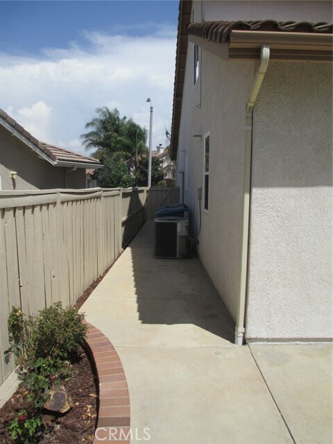 Building Photo - 41201 Crooked Stick Dr