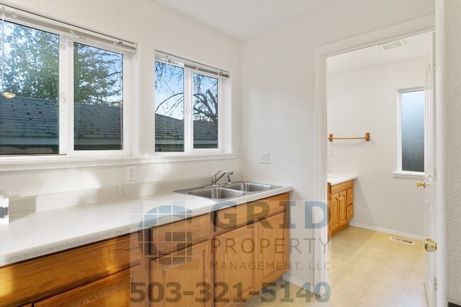 Building Photo - GPM397 - SE 62nd Ave (T1)