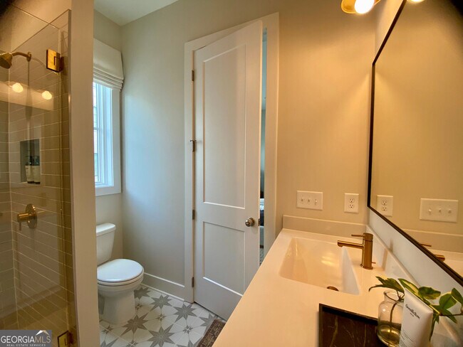 Building Photo - 1295 Longreen Ter NW
