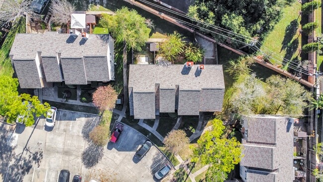 Building Photo - 2002 Gentryside Dr