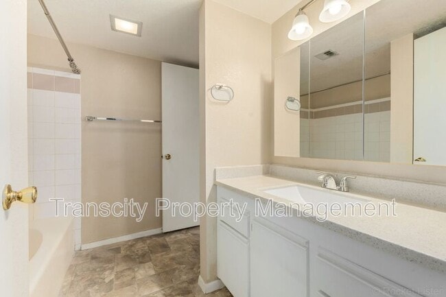 Building Photo - 1340 N Recker Rd