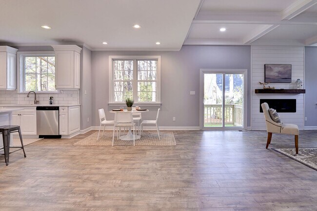 Building Photo - 718 Poquoson Ave