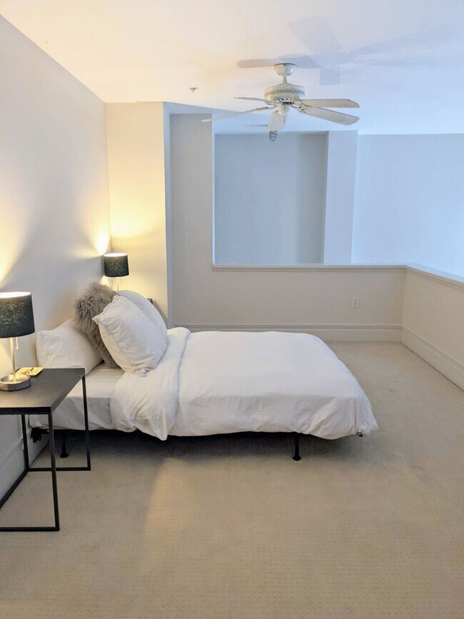 Building Photo - Beautiful furnished Penthouse loft in Elizabeth!