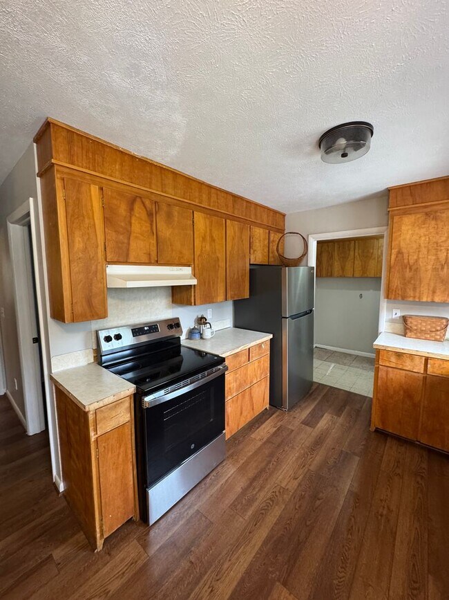 Building Photo - Spacious 3 Bedroom Home with Office, Pool, & Lawn Care Included – Hudson, NC