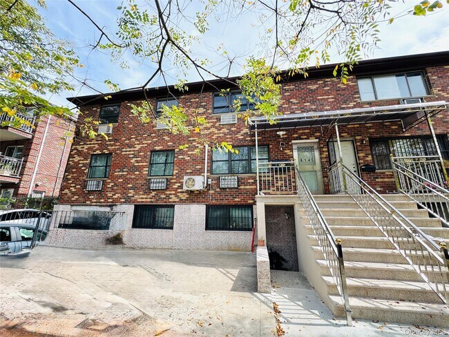 Building Photo - 61-45 Parsons Blvd