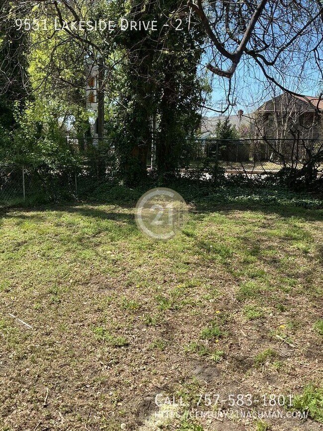 Building Photo - 9551 Lakeside Dr