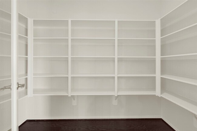 Building Photo - 1909 Monaco Memorial Ln