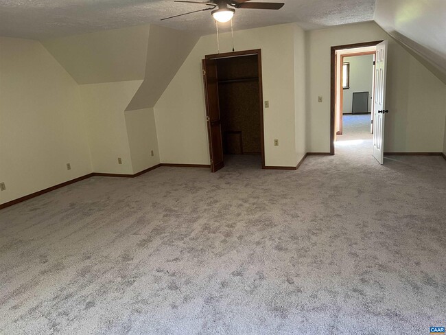 Building Photo - 14150 James River Rd