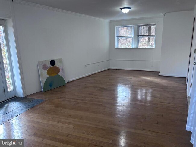 Building Photo - 132 Pinecrest Ln