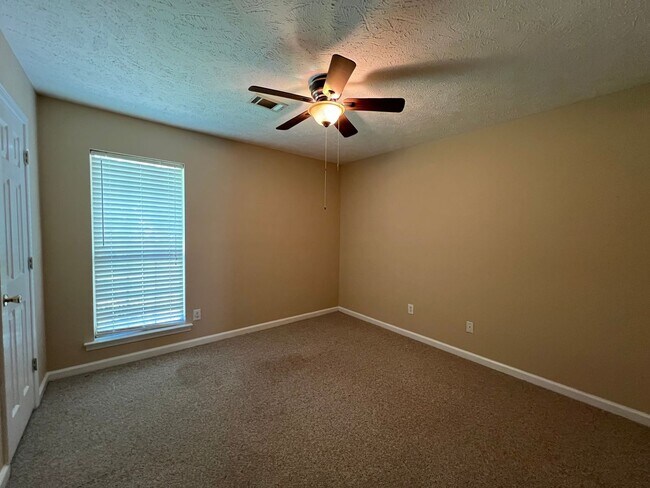 Building Photo - 1706 Meadow Oak Ct