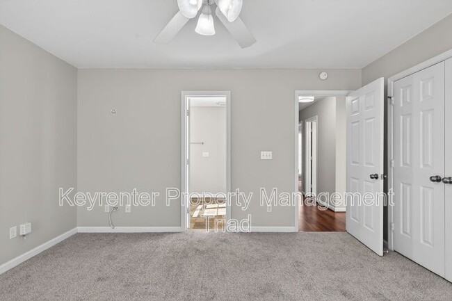 Building Photo - 701 Ashcroft Rd