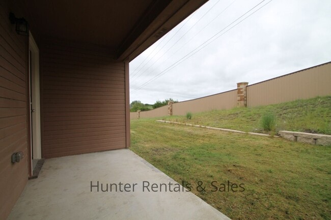 Building Photo - Luxury Duplex Close to Texas A&M-Central T...