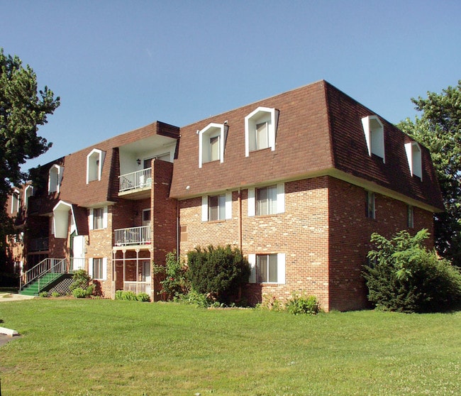 Alternate Building View - Brandywine Court Condo Apartments