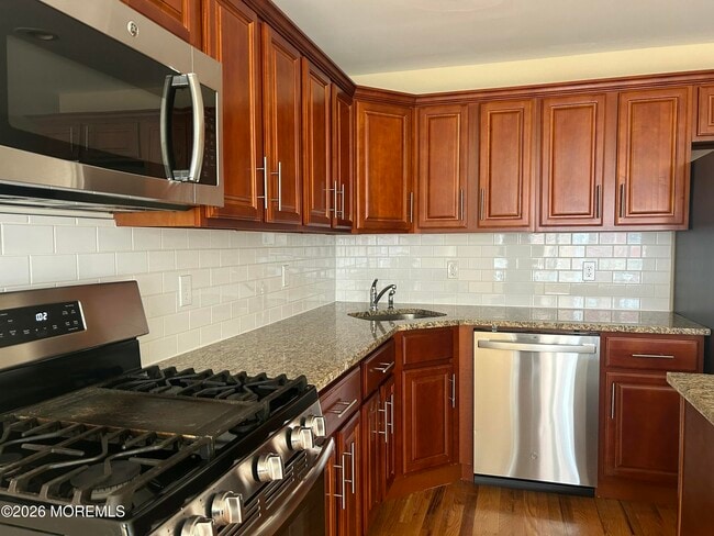 Building Photo - 45 Beers St