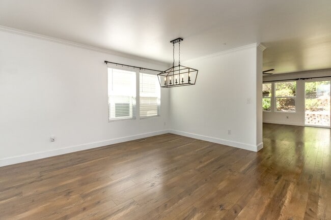Building Photo - Beautiful upgraded 4 bedroom DuPont home with AC and sprinkler system