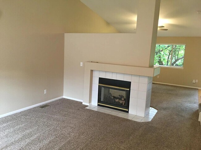 Building Photo - Beautiful 3-Bedroom Home in Rock Creek