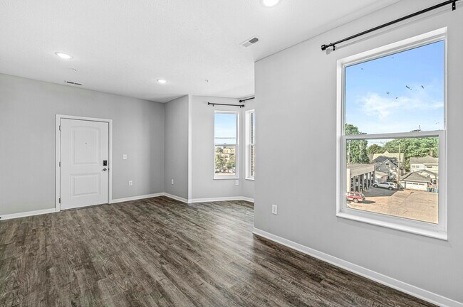 Building Photo - 260 N 10th St