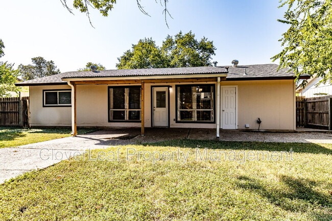 Building Photo - 9423 Cliff Way St