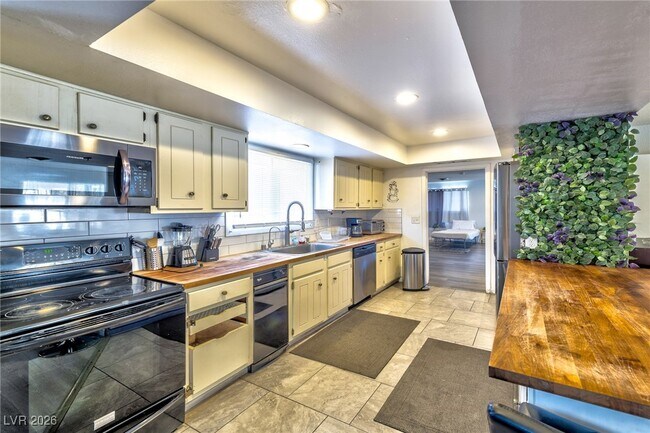 Building Photo - 1489 Santa Anita Dr