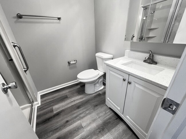 Building Photo - 1606 N Poplar Ave