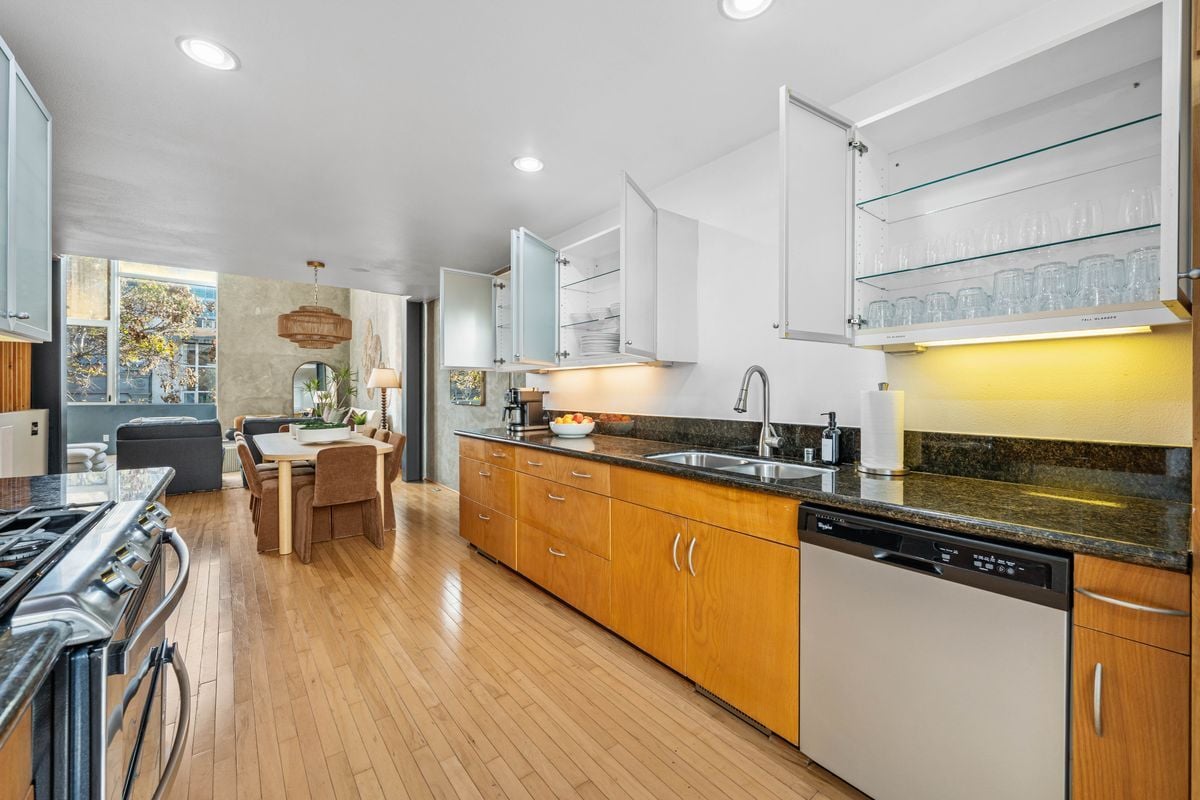 Building Photo - 1048 F St