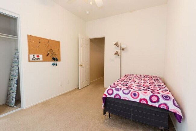 Building Photo - 4 Bed Home for Rent Palmdale CA 93551